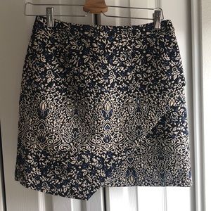 🌸NWOT🌸 H&M woven embroidered faux wrap style mini-skirt, size 38/8.